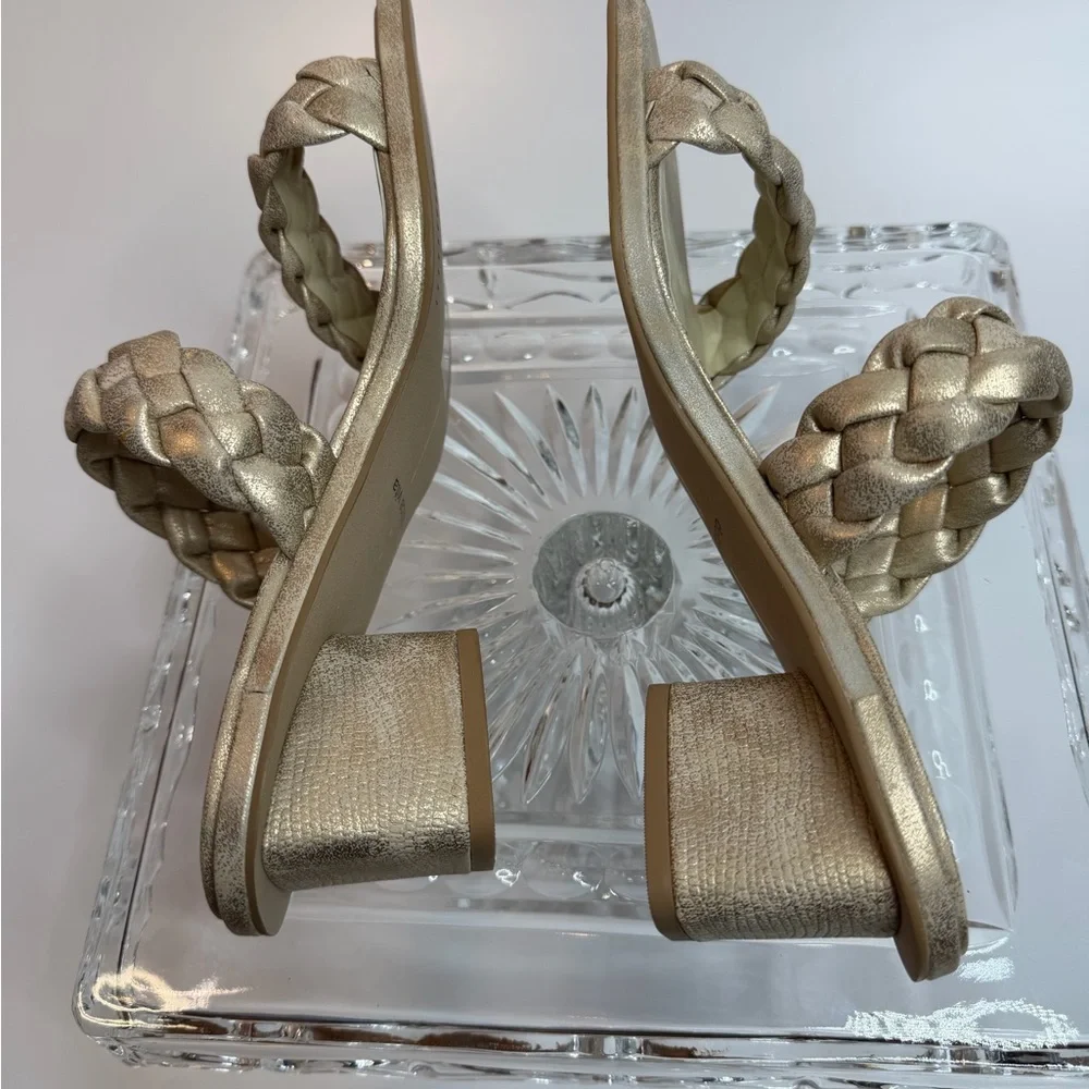 Dolce Vita Ronin Braided Sandal in Light Gold Stella color - size 7- New in Box
